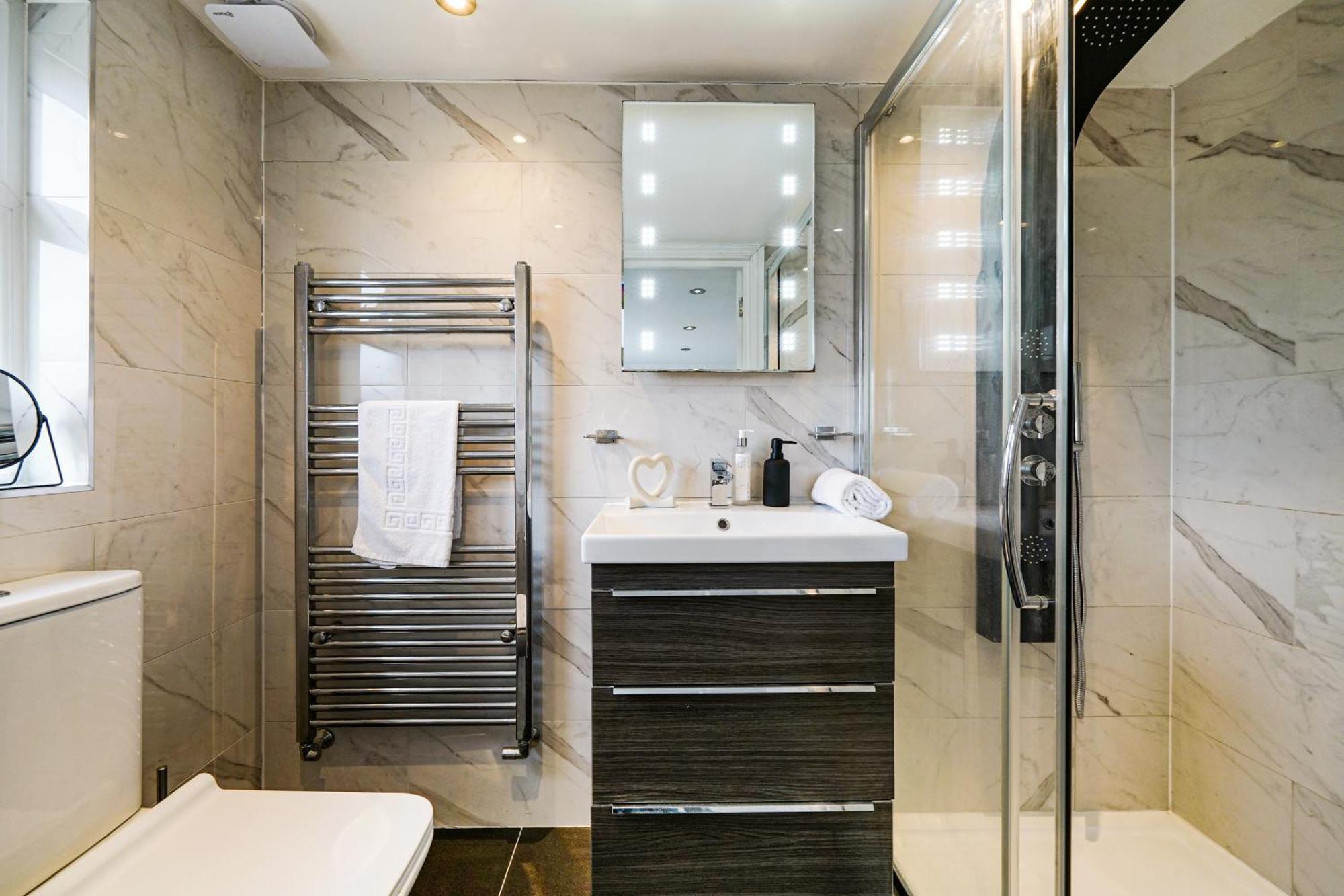 Spa Shower I 4Bed 3Bath I Sleeps X9 I Parking X2 Elstree Eksteriør billede
