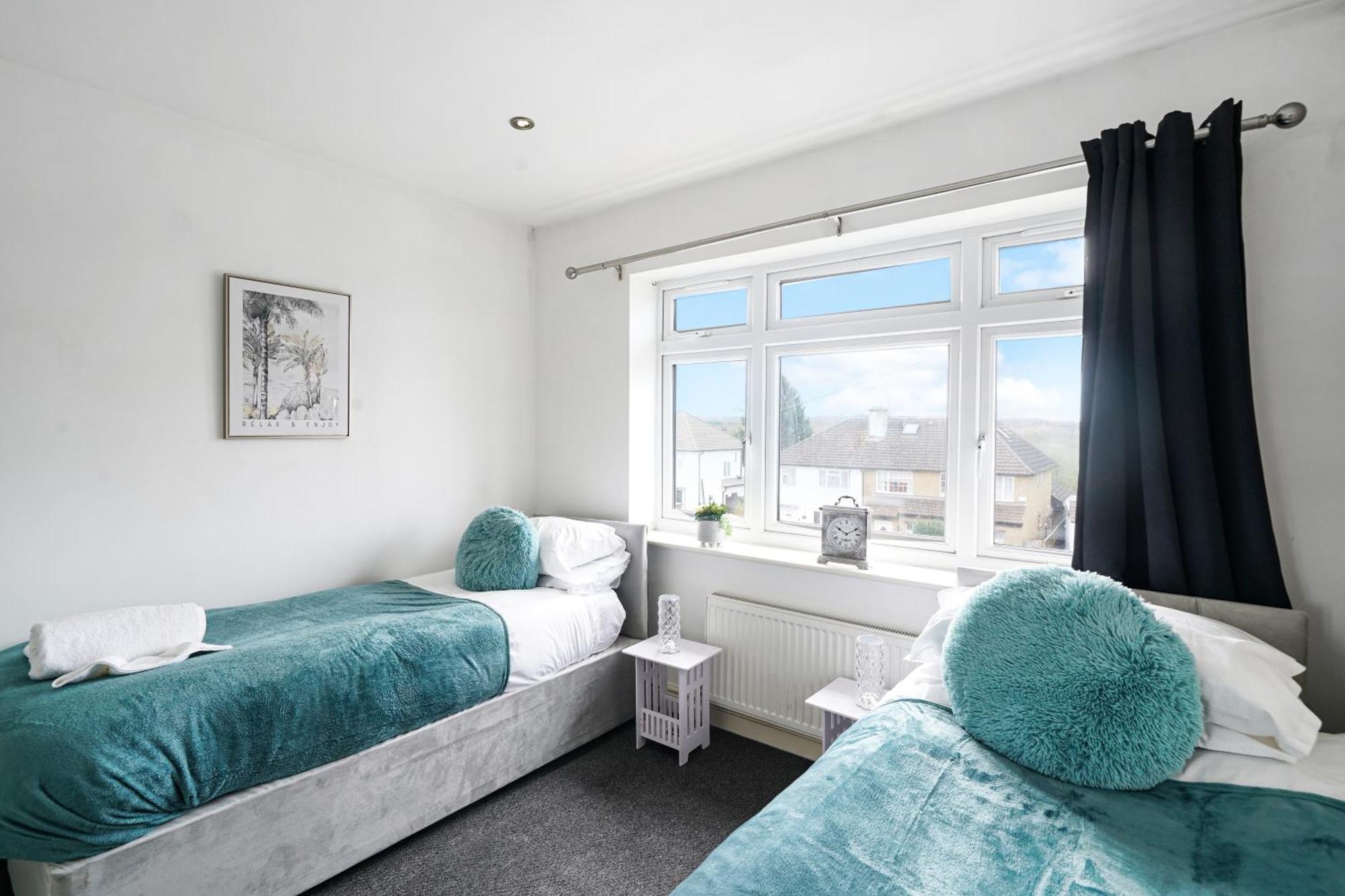 Spa Shower I 4Bed 3Bath I Sleeps X9 I Parking X2 Elstree Eksteriør billede